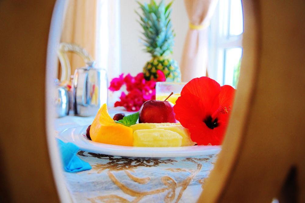 Beachcombers Hotel Saint Vincent ภายนอก รูปภาพ
