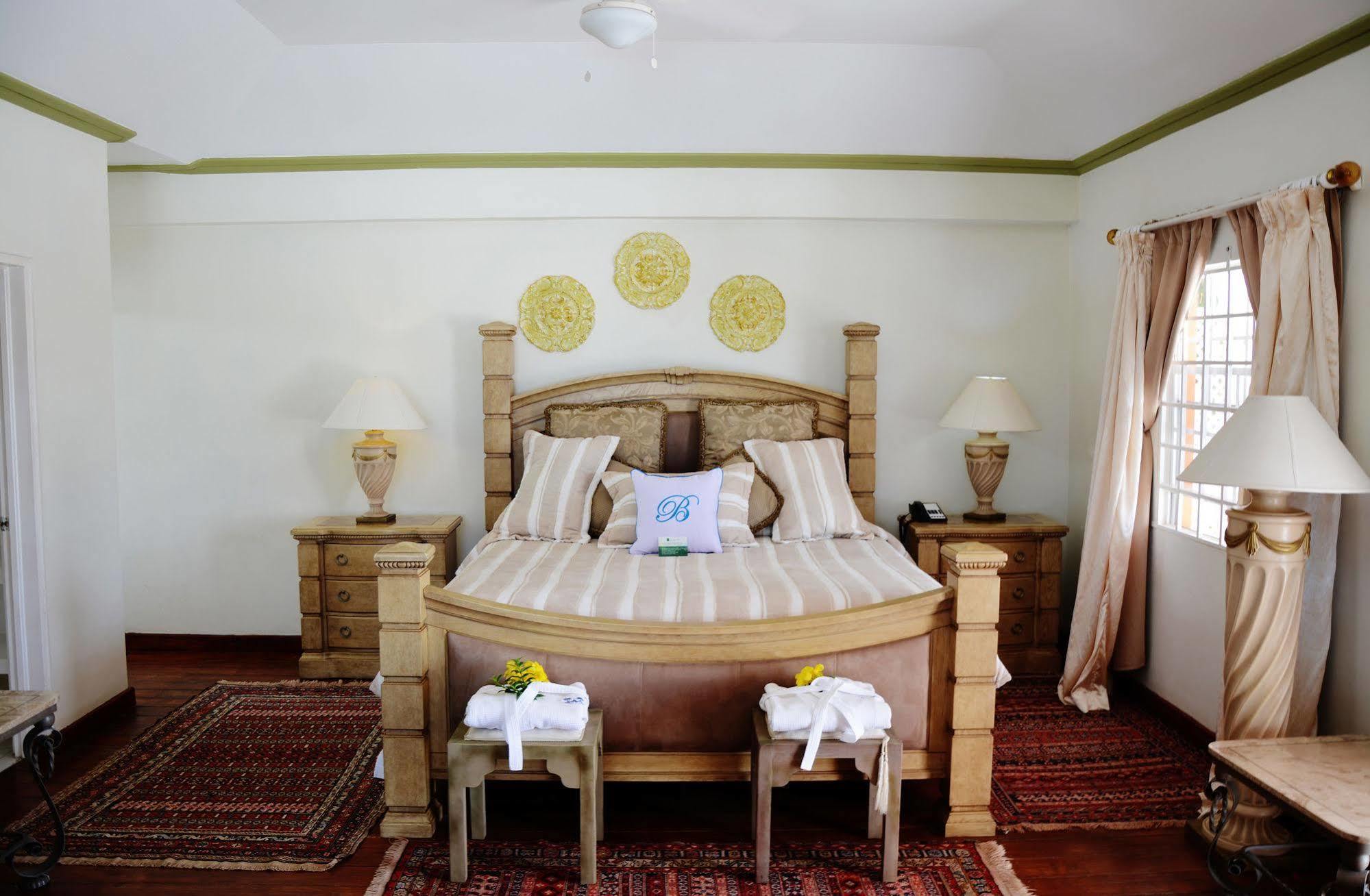Beachcombers Hotel Saint Vincent ภายนอก รูปภาพ