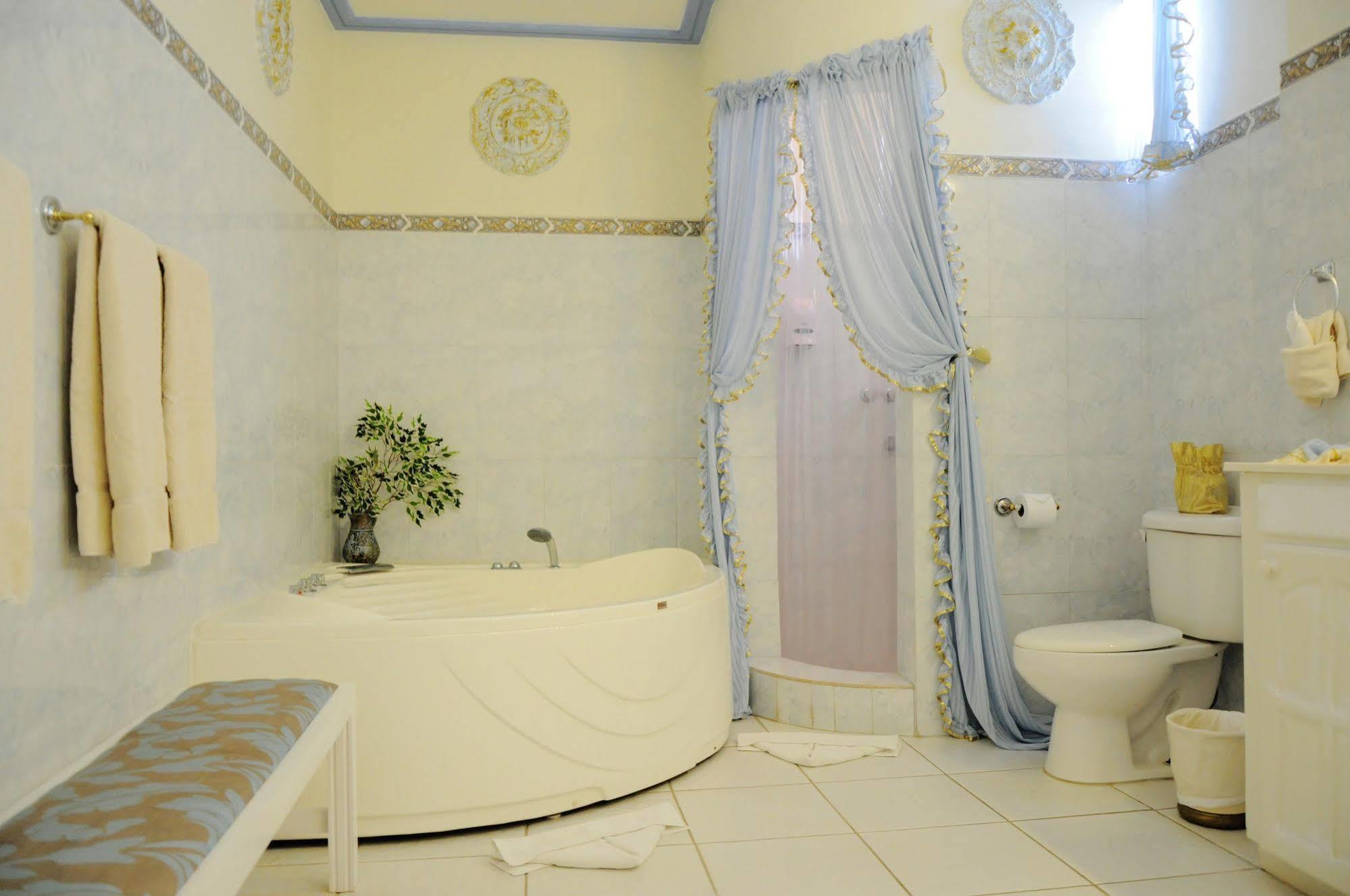 Beachcombers Hotel Saint Vincent ภายนอก รูปภาพ