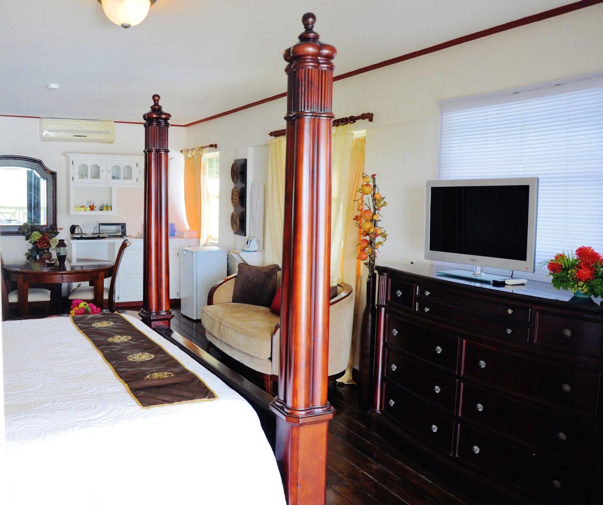 Beachcombers Hotel Saint Vincent ภายนอก รูปภาพ
