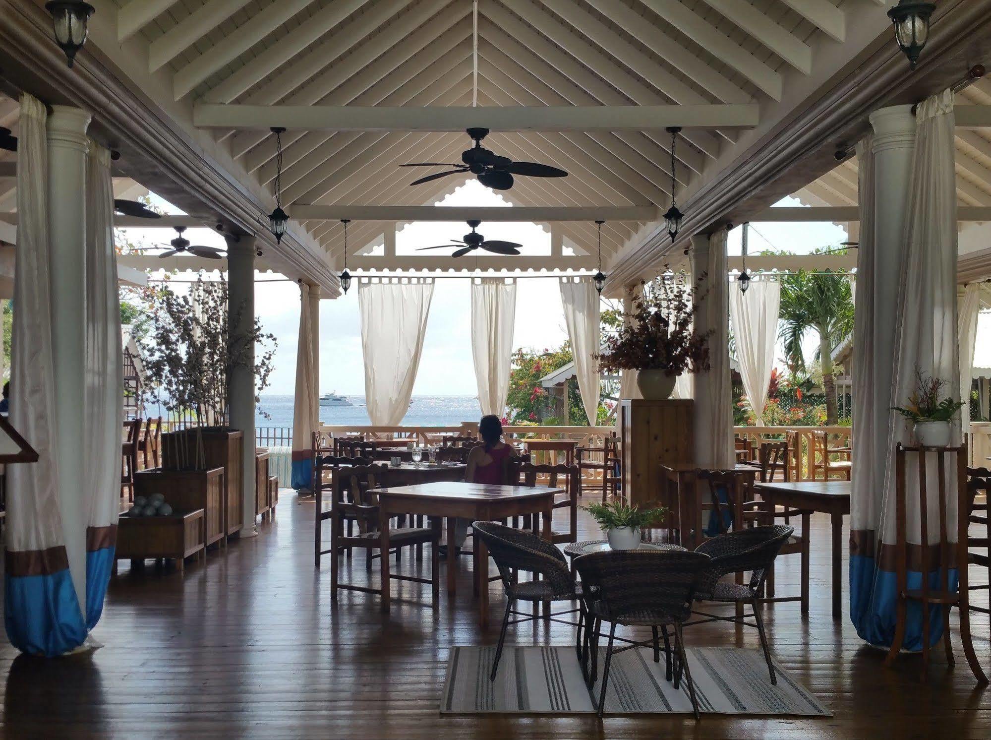 Beachcombers Hotel Saint Vincent ภายนอก รูปภาพ