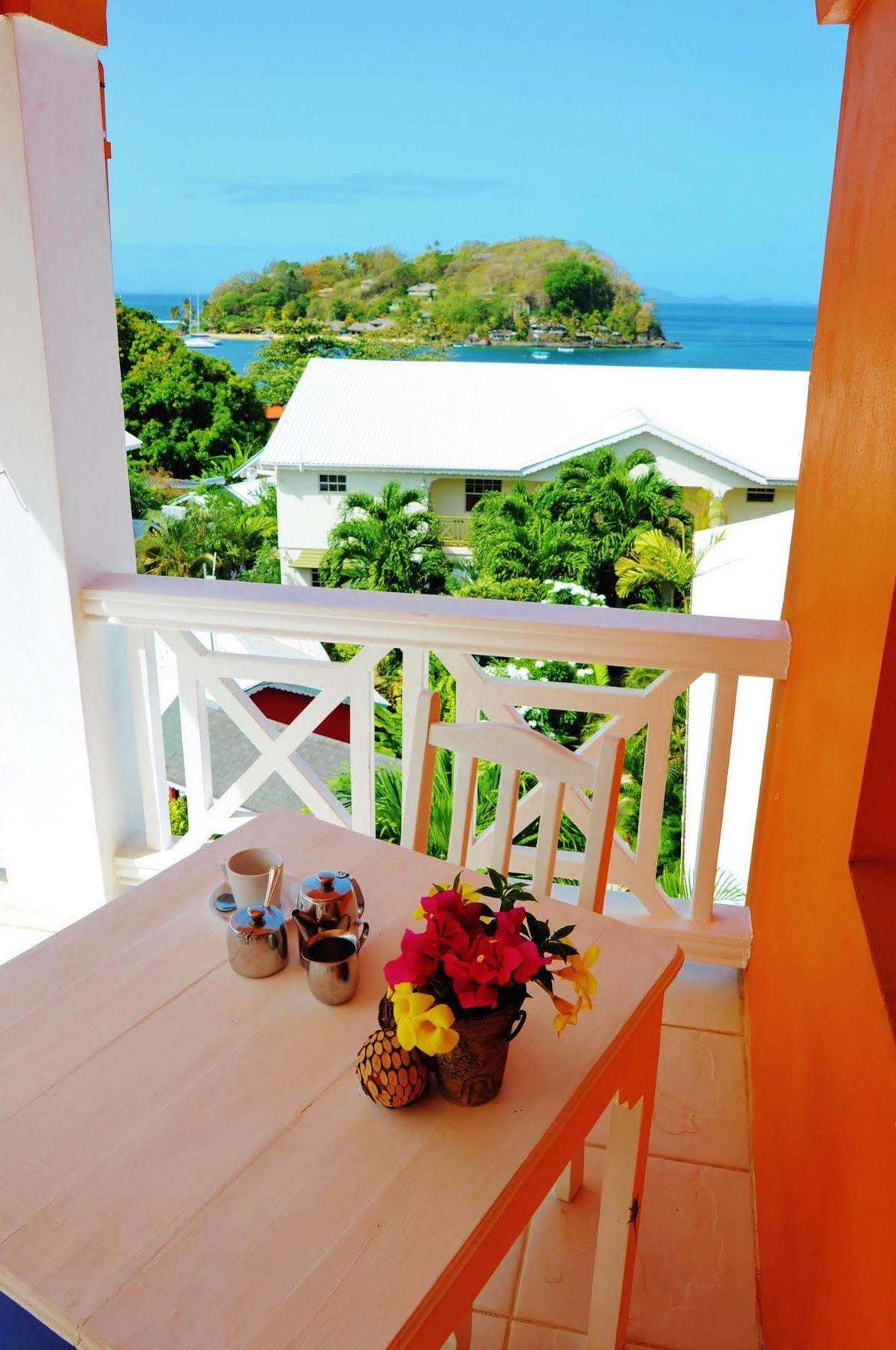 Beachcombers Hotel Saint Vincent ภายนอก รูปภาพ